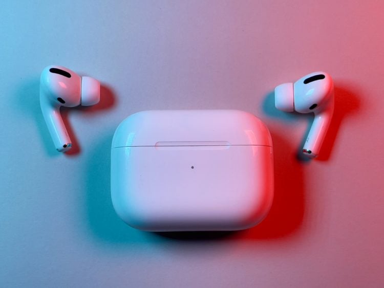 white apple airpods charging case
