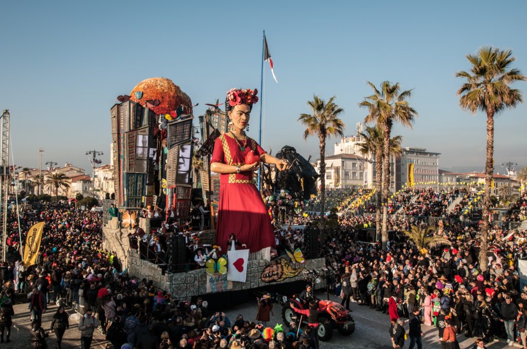 Lebrigre and Rogiert. Carriage dedicated to Frida Khalo during the parade