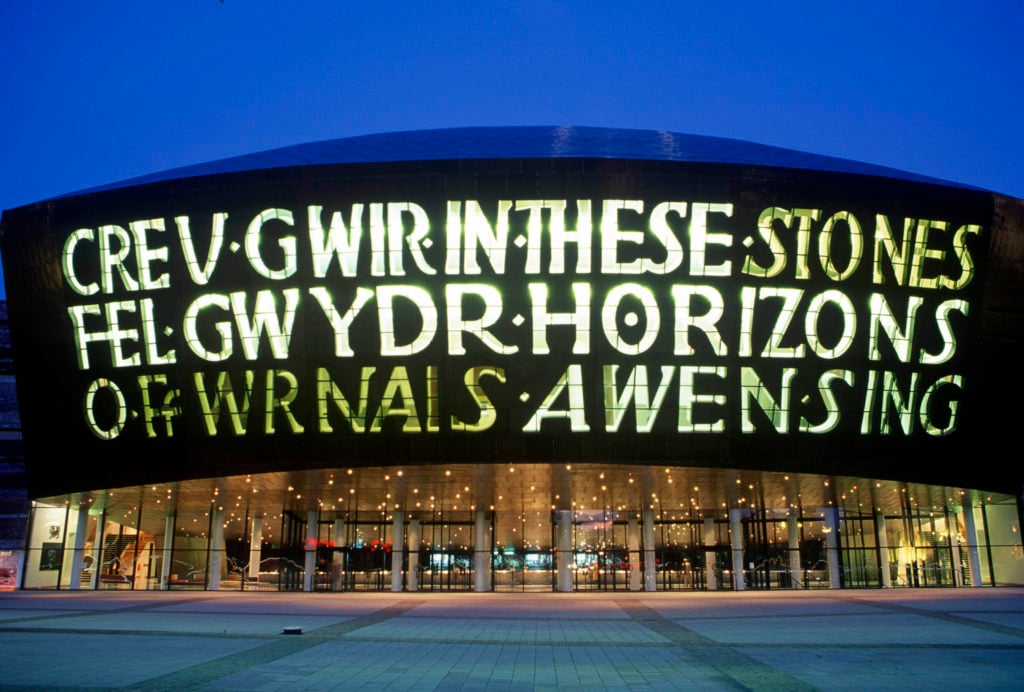 Wales Millennium Centre at Night, Cardiff Bay, South Wales. Designed and built in Wales, the WMC on Cardiff Bay waterfront is made of 5000 tonnes of structural steel. The WMC is quickly establishing itself as one of the world's leading performing arts ve