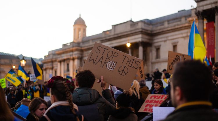 Russo-Ukrainian War: Anti-war demonstrators take to the streets from London, Trafalgar Square.