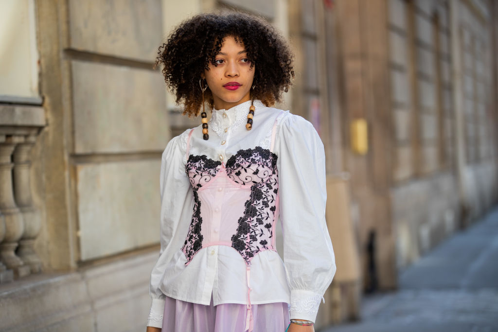 Street Style : Day Two - Paris Fashion Week - Womenswear Spring Summer 2022