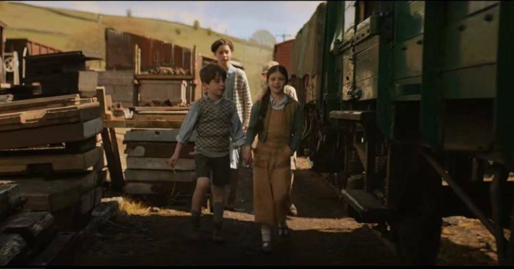 Children walking in The Railway Children