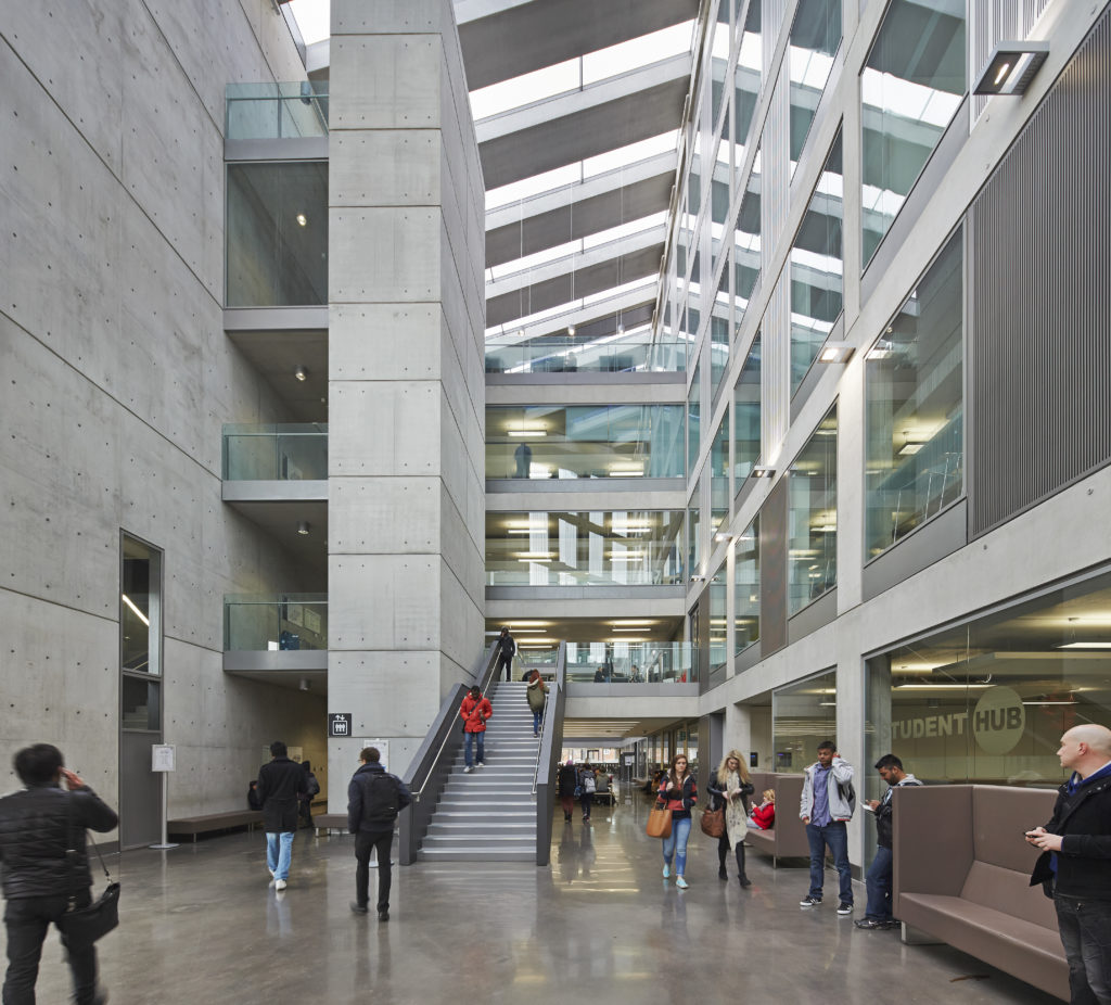 Manchester Metropolitan University Business School, Manchester, United Kingdom. Architect: Feilden Clegg Bradley Studios LLP, 2012.