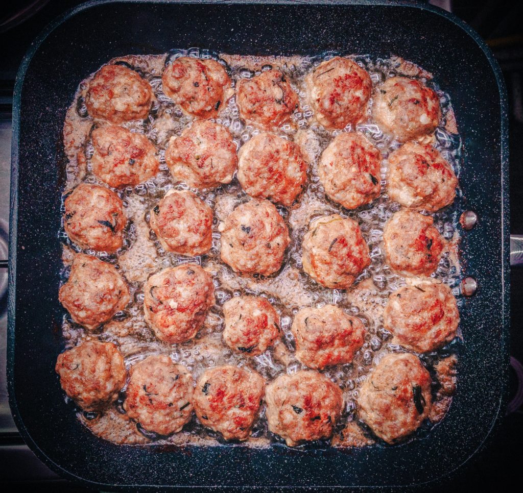 🥩The most gorgeous and delicious meatballs I've ever had.By Mom, of course.😅😍❤️