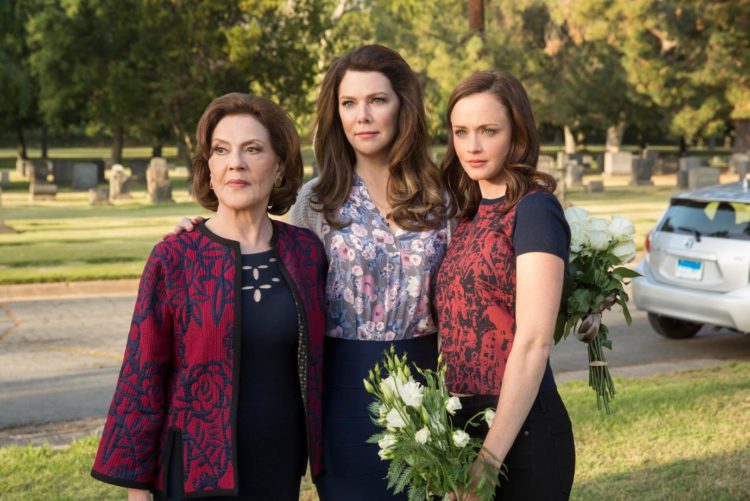 Kelly Bishop, Lauren Graham, and Alexis Bledel in Gilmore Girls