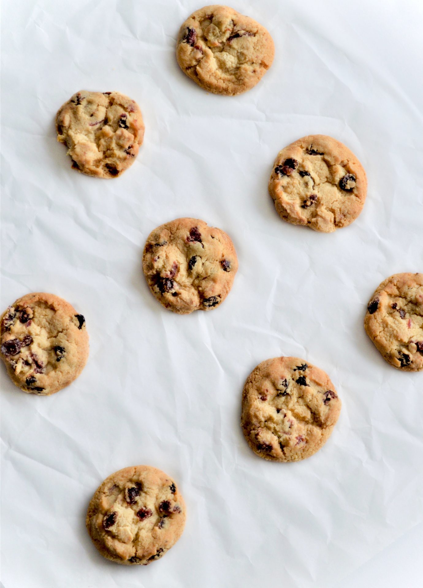 a tray of cookies