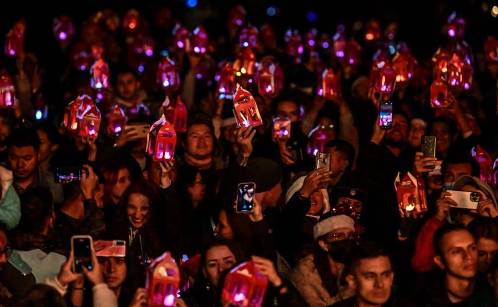 TOPSHOT-COLOMBIA-RELIGION-CHRISTMAS-LITTLE CANDLES